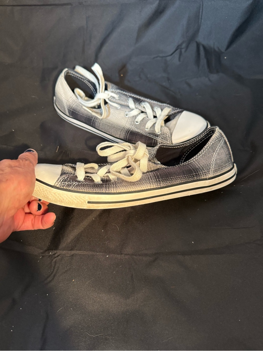 Converse Low-Top Sneakers in Black and White Distressed Plaid - Picture 6 of 7